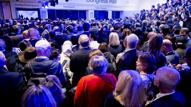 La foule des participants se presse dans le plus vaste auditorium du WEF, avant l’allocution du président américain, Donald Trump, lors de la 56e édition en janvier dernier.