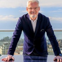 Le CEO, Richard Mesple, a d’abord été actif durant quinze ans dans la création de bateaux solaires.