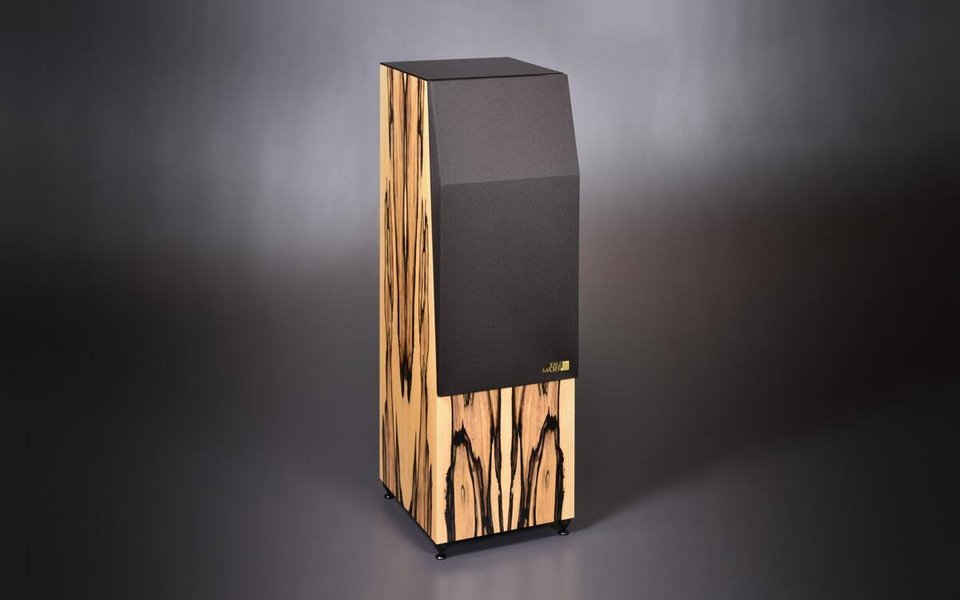 La dernière nouveauté: l’enceinte JM370F, plus de 1 mètre de haut et un volume de 70 litres.