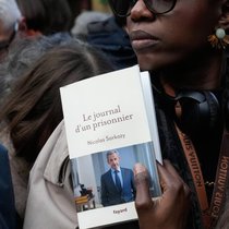 Sorti le 10 décembre, "Le journal d'un prisonnier" raconte les trois semaines de détention de l'ancien président de la République.