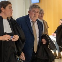 Bruno Pescheux, ancien directeur de la région Moyen-Orient du groupe Lafarge, arrive au tribunal de Paris au jour de l'ouverture du procès.