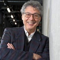 Le professeur italo-américain, docteur en management, donne des conférences magistrales dans le monde entier.
