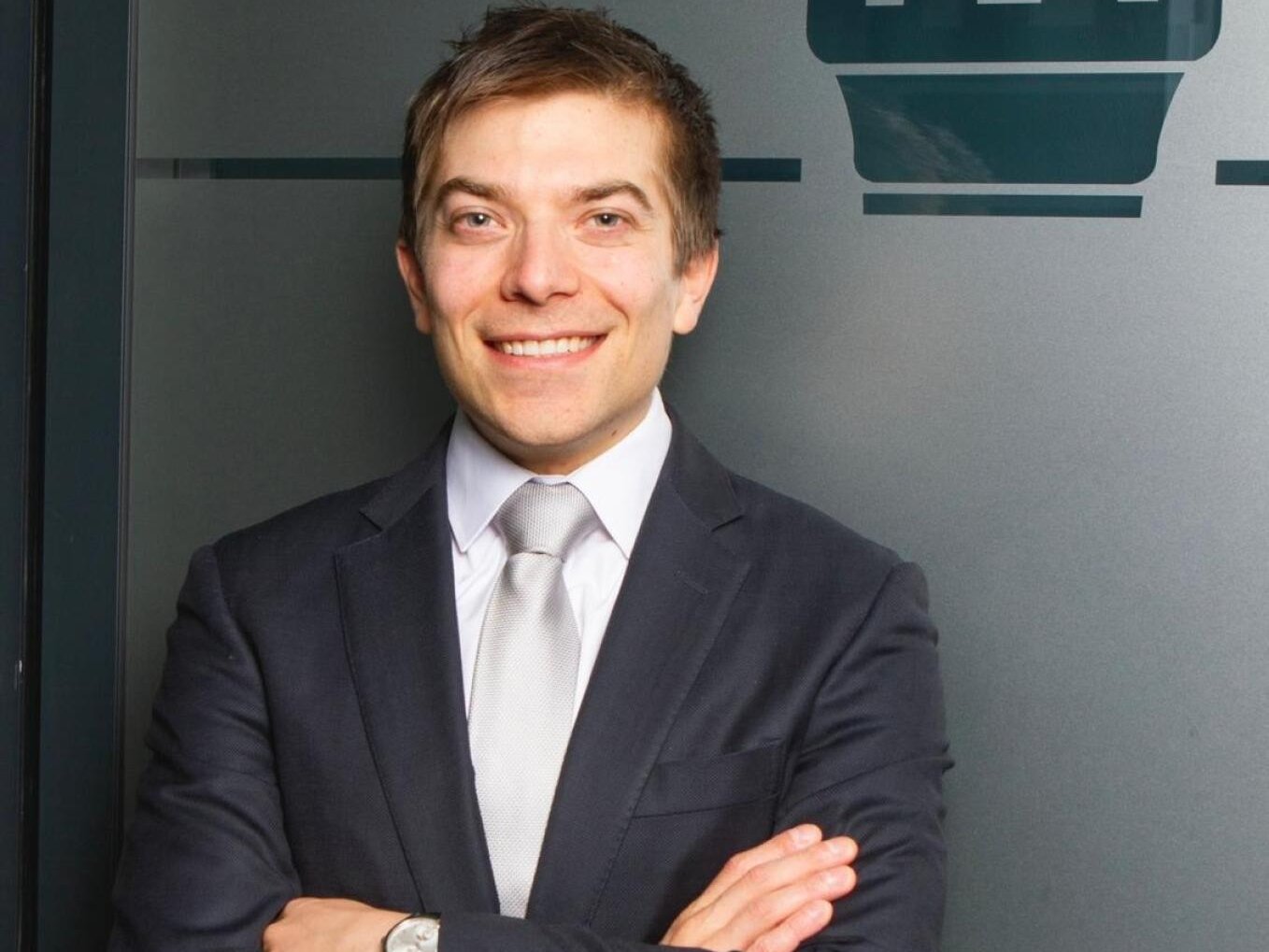 Romain Mayer, responsable de la filiale genevoise de BDL Capital Management décrypte le l'effet rocket and feather sur les prix du carburant.