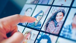 En passant au crible toutes les bases de données, les entreprises se mettent en chasse des candidats «passifs».