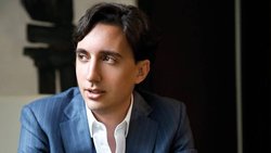Alexandre Uldry investit depuis 10 ans dans l’immobilier résidentiel et industriel, principalement dans les zones délaissées par les investisseurs classiques.