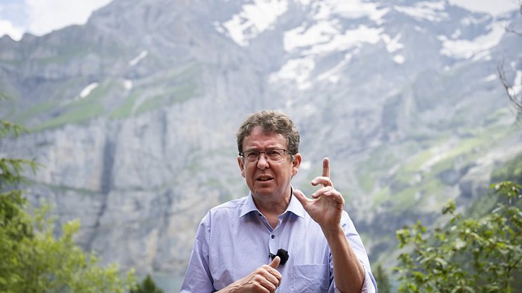 En matière d'approvisionnement en électricité, les centrales de réserve figurent pour le ministre UDC en tête de liste des urgences, les centrales existantes devant être remplacées en 2026.