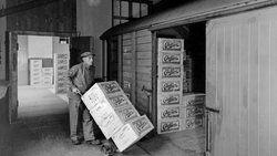 Fondée en 1819 par François-Louis Cailler, la marque homonyme (ici, une photo des années 1940 sur le site veveysan) a incité d’autres chocolatiers suisses à se lancer dans l’aventure industrielle: Philippe Suchard en 1826, Daniel Sprüngli en 1845, Jakob Tobler en 1869 et Johann Rudolf Lindt en 1879.