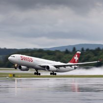 Confronté à une demande instable et des coûts en hausse, Swiss a vu sa rentabilité fléchir l'an dernier (archives).