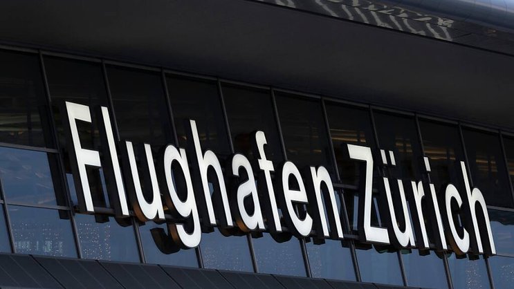L'exploitant d'aéroports Flughafen Zürich est repassé dans les chiffres noirs en 2022, et très largement. L'entreprise versera par conséquent à nouveau un dividende. (archives)