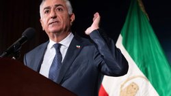 Le fils de l'ancien chah d'Iran s'est dit convaincu que la République islamique allait "tomber". "Ce n'est pas une question de 'si', mais de 'quand'", a lancé Reza Pahlavi à la presse à Washington.