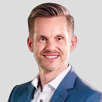 Julian Fiessinger va succéder au 1er janvier 2025 à Felix Burkhard en tant que CFO de Galenica.