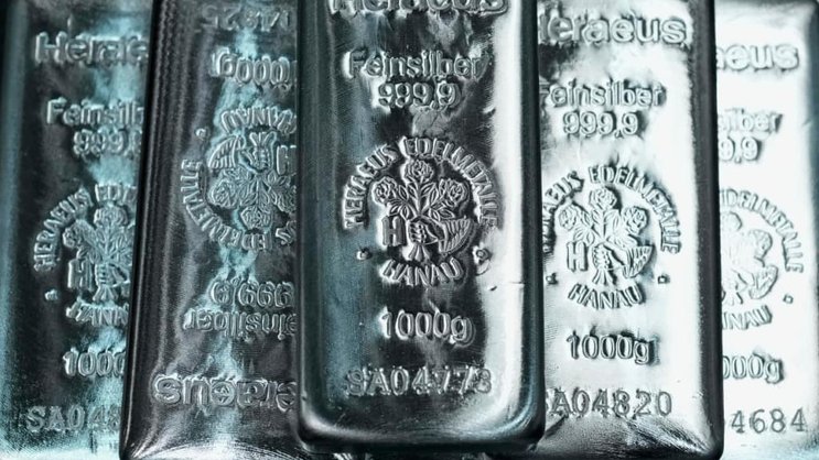 L'argent a franchi vendredi pour la première fois les 100 dollars l'once, un sommet historique. (archive)