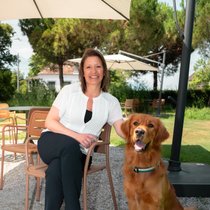 Si Géraldine Pagneux a une petite préférence pour les chats, elle est heureuse que ses collègues puissent amener leurs chiens au bureau, à Vevey.