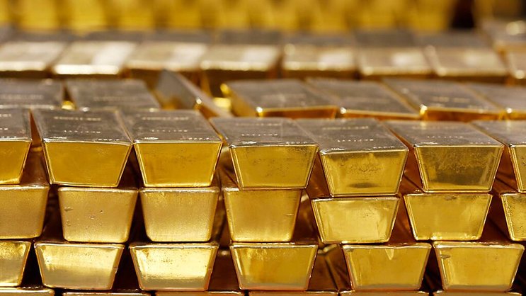 "Sans surprise, l'escalade des tensions commerciales continue de stimuler l'appétit pour l'or", remarque Ipek Ozkardeskaya, analyste chez Swissquote.