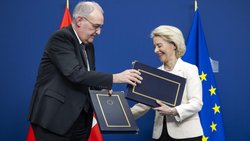 Guy Parmelin, président de la Confédération et Ursula von der Leyen, présidente de la Commission européenne, lors de la signature d’accords bilatéraux le 2 mars 2026 à Bruxelles.