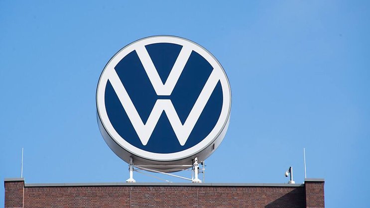 Volkswagen prévoit d'investir 122 milliards d'euros dans sa transition vers la voiture électrique et connectée, soit deux-tiers de ses investissements totaux sur les cinq prochaines années. (archives)