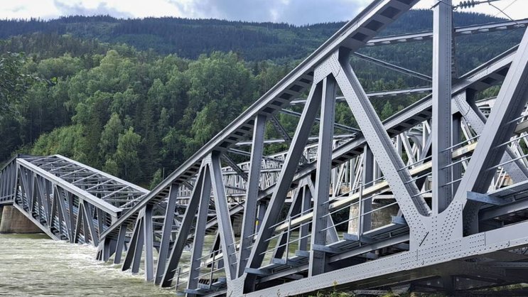 Le pont ferroviaire de Gudbrandsdalslagen était déjà fermé au trafic à cause des inondations quand il s'est effondré.
