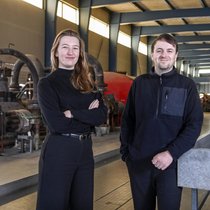 Les fondateurs de Pave, Julie Böhning et Jérémy Marciacq, dans l'ancienne centrale de Chavalon dans laquelle auront lieu les tests de ses moteurs. 