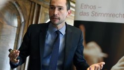 Le directeur d'Ethos, Vincent Kaufmann, s'était déjà prononcé samedi sur la chaîne américaine CNBC en faveur d'une scission des activités suisses de Credit Suisse.