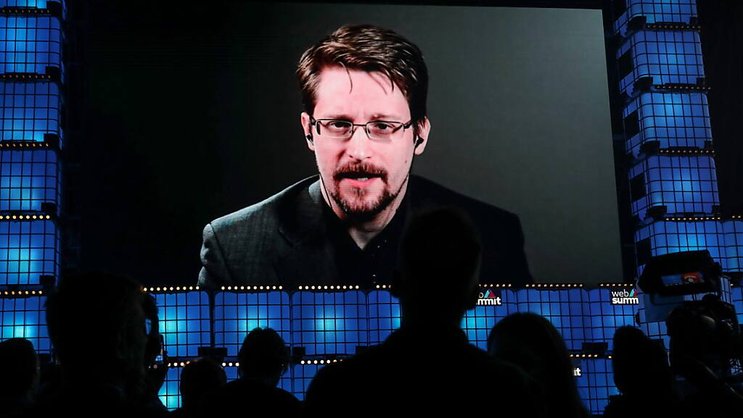 Le lanceur d'alerte Erward Snowden a obtenu le passeport russe.