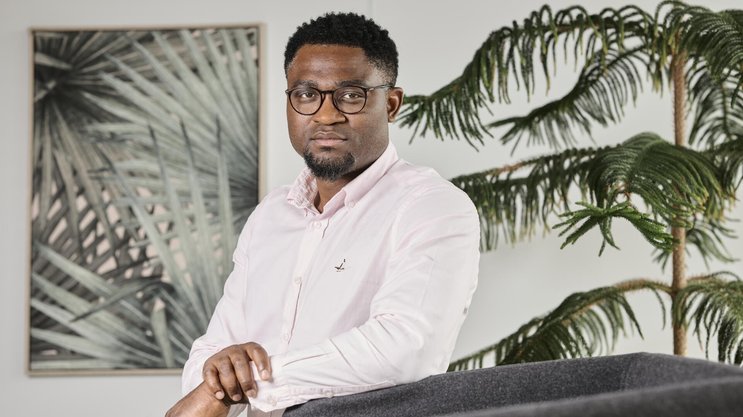 Achille Yomi, fondateur et CEO de Scenario X, a fondé sa start-up en 2021, spécialisée dans les prévisions d’événements négatifs pour répondre à un besoin des banques.