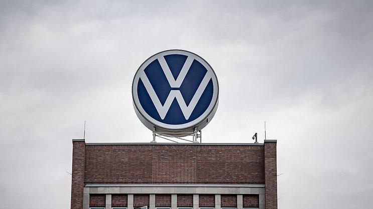 Deux anciens dirigeants du constructeur de bolides de luxe Porsche, également détenu par Volkswagen, entrent également au directoire de Cariad. (KEYSTONE/DPA/Sina Schuldt)
