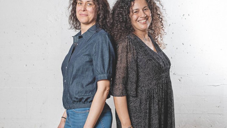 Madiha Derouazi (à dr.) et Elodie Belnoue travaillent actuellement sur un vaccin contre le cancer colorectal.