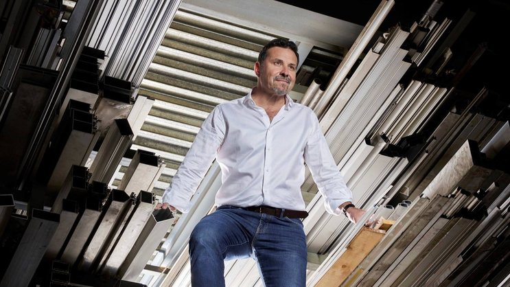 Xavier Dietlin dans les stocks de son atelier à Romanel-sur-Lausanne.