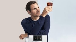 Avec ses contrats publicitaires, Federer gagne plus d'argent qu'il n'en gagnait dans le sport.