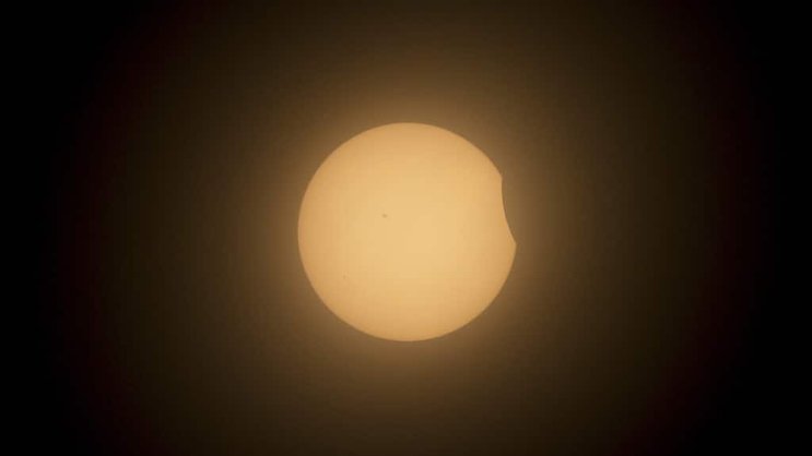 La Lune a commencé à recouvrir le Soleil sur la côte Ouest du Mexique.