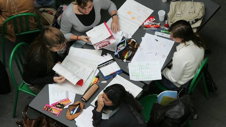 Deux tiers des diplômés des hautes écoles changent d'emploi dans les cinq ans après les études (archives).