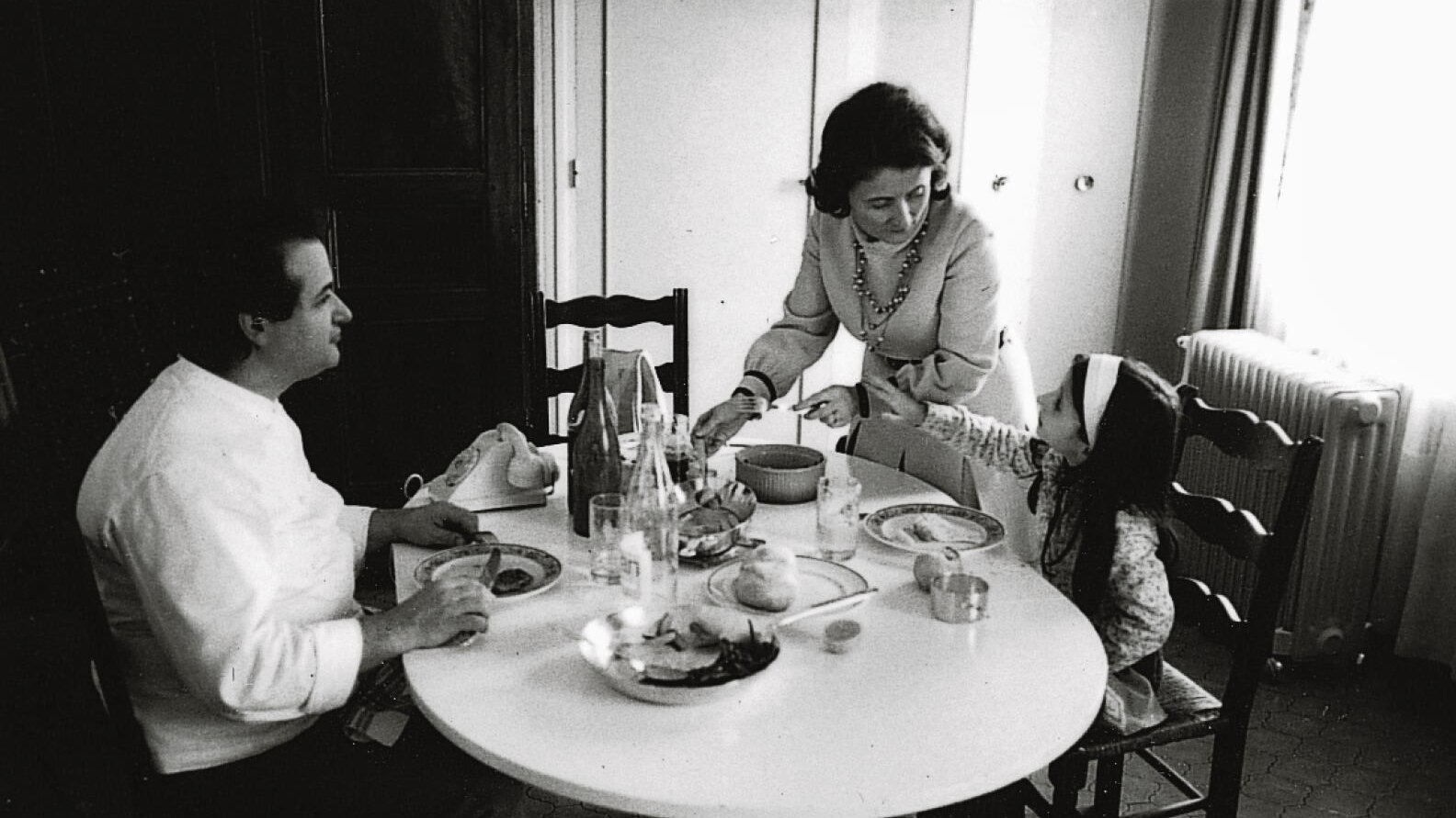 La future cheffe avec ses parents Suzanne et Jacques, représentant de la 3e génération de la dynastie des restaurateurs Pic.