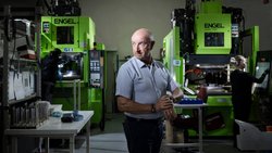 Christian Tissières entre dans l’entreprise en 2015 qu’il dirigera ensuite dès 2018. Une nouvelle unité de production sera inaugurée au cours de l’été 2024 à Rossens.