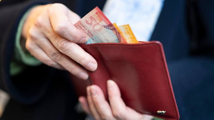 Le paiement en espèces dans les agences postales suisses ne sont pas permises pour empêcher le blanchiment d'argent (image d'illustration).