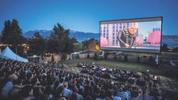 Les exemples d'événements organisés par les entreprises avant le covid sont nombreux. Ici, les séances de cinéma sponsorisées par Allianz.