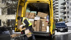 En 2025, plus de 97% des lettres et 95% des colis ont été distribués dans les temps, se félicite la Poste (image d'illustration).