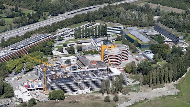 L'hôpital de Sion est étendu et transformé. Ici l'était du chantier en septembre 2022. (Archives).