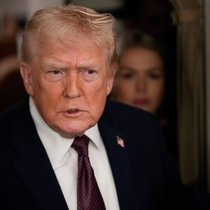 Donald Trump promet 25% de droits de douane à quiconque commercera avec l'Iran.