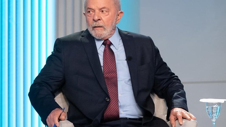 "Le peuple va te renvoyer chez toi le 2 octobre!", a répondu Lula au président sortant.