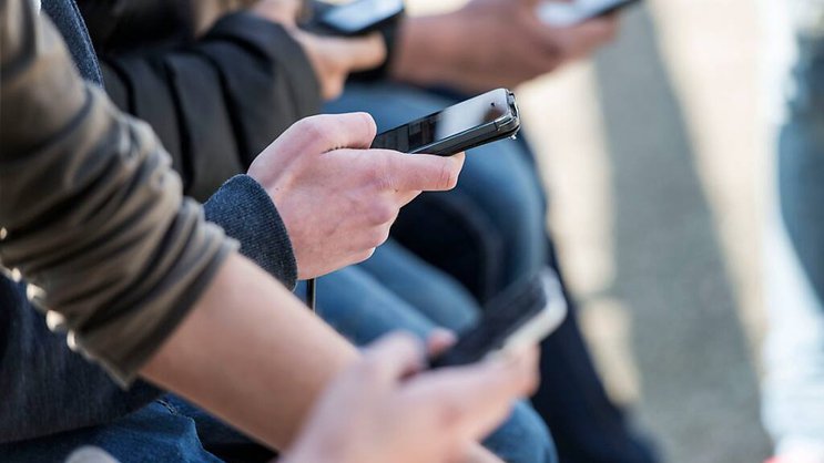 Plus de deux millions de mineurs sont exposés chaque mois à des contenus pornographiques en France (image d'illustration).