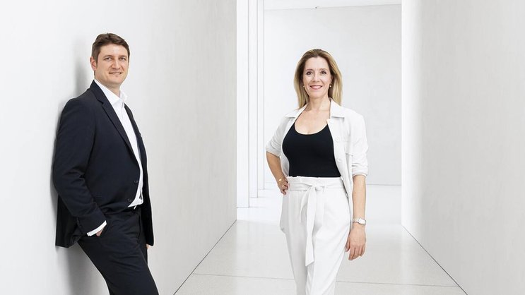 Une rencontre improbable, celle de l’économiste valdo-neuchâteloise Isabelle Chappuis et de l’astrophysicien romain Gabriele Rizzo.