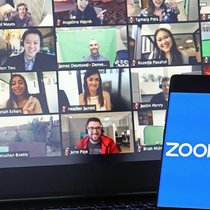 Des entreprises et des organisations recommandent désormais à leurs employés de ne pas se servir de l'application californienne Zoom, fortement critiquée pour ses failles sécuritaires.