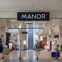 Manor poursuit sa réorganisation et va fermer trois magasins, dont celui de Delémont (archives).