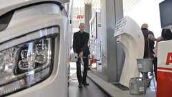 L’aéronaute Bertrand Piccard inaugurait en juillet la première station-service à hydrogène d’Avia en Suisse.