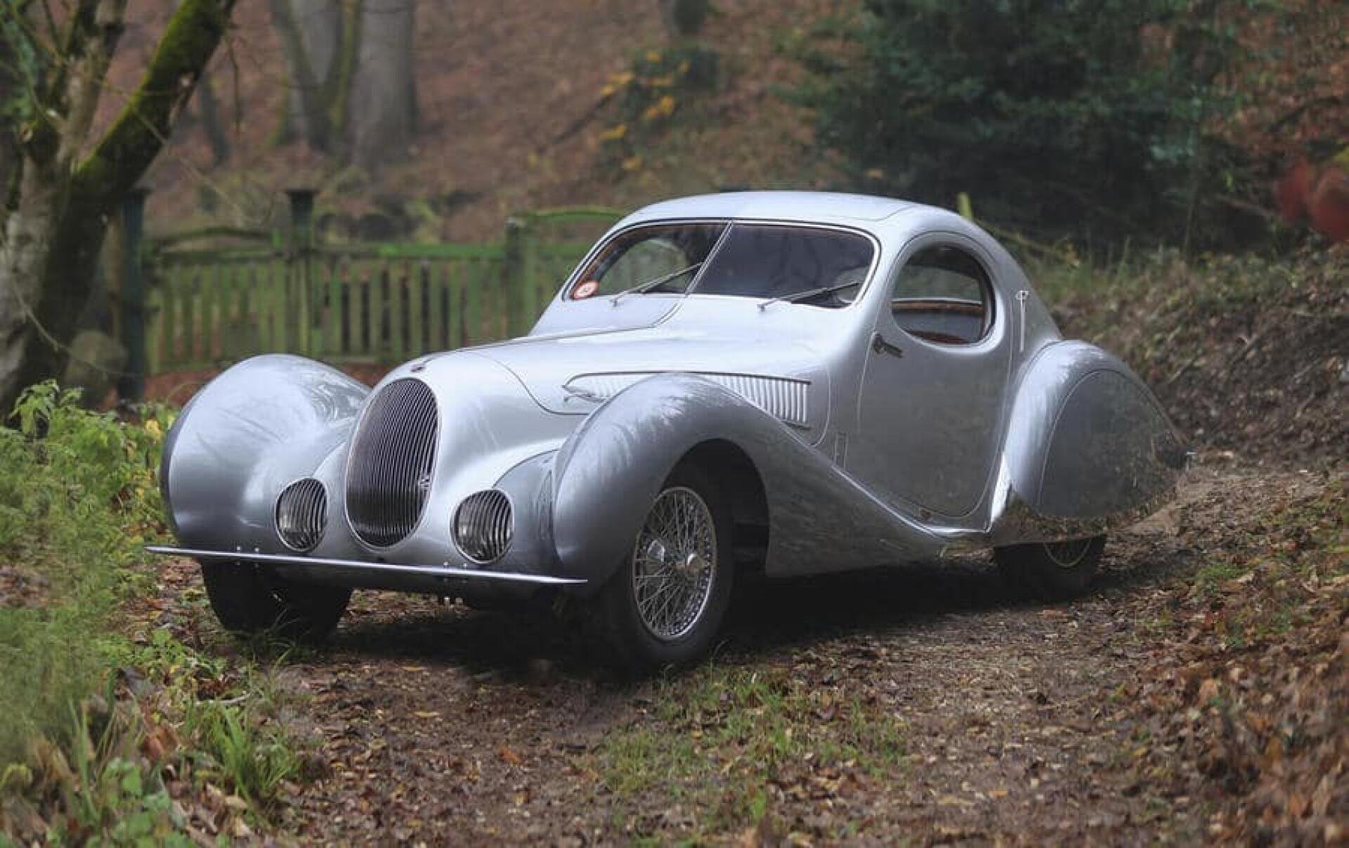 Vendue aux enchères à Rétromobile à Paris pour 6,8 millions d'euros : une Talbot-Lago T150-C-SS Teardrop Coupe de 1938.