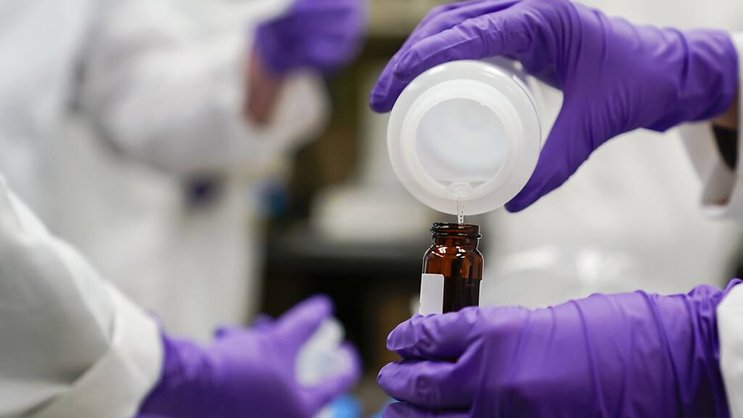 Mardi, les sénateurs socialistes ont révélé les résultats d'analyse de leurs cheveux où ont été détectés du mercure, des pesticides, des plastifiants et des métaux utilisés dans les smartphones, les "terres rares".