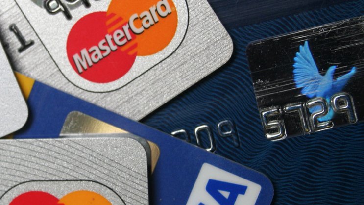 Pour la première fois depuis 2021, les parts de marché du groupement d'intérêt économique Cartes bancaires (GIE CB) ont progressé légèrement au second semestre 2025, à 63,6% contre 61,4% au premier semestre, d'après un index établi par la fintech Yavin.