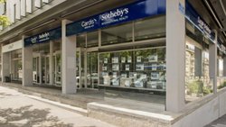 Entre 2018 et 2019, le nombre de transaction de Cardis Sotheby's est passé de 500 à 600, pour une valeur totale des ventes de 700 millions.