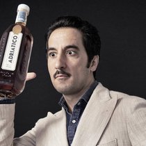 Jean-Robert Bellanger a abandonné une carrière confortable dans le marketing digital pour produire son propre amaretto.