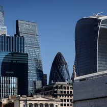 Une inflation élevée freine la consommation et l'investissement. Elle a aussi contraint la Banque d'Angleterre (BoE), au début du mois, à maintenir ses taux d'intérêt à 4%, ce qui pèse sur le coût de la dette du Royaume-Uni.